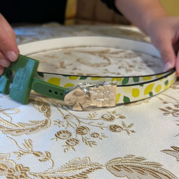 Kate Spade Women’s BNWT Reversible 🍋 Lemon Collection Belt - Picture 2 of 7